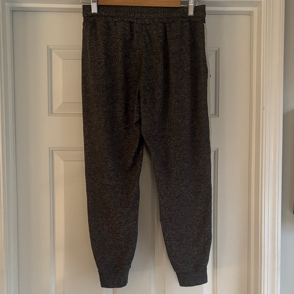 Vuori Performance Jogger in Charcoal with Side Stripe - Picture 2 of 5